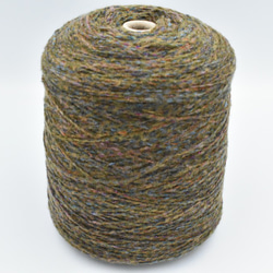 落ち着いたグリーンヤーン 緑  秋冬　(40g)”かすり染め”　手編み、手芸に適した編み物が楽しくなる毛糸！　 2枚目の画像