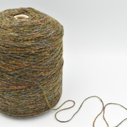 落ち着いたグリーンヤーン 緑  秋冬　(40g)”かすり染め”　手編み、手芸に適した編み物が楽しくなる毛糸！　 5枚目の画像