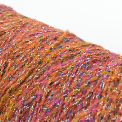 グラーデーションヤーン　赤　ラメ 秋冬　(40g) ”かすり染め”　手編み、手芸に適した編み物が楽しくなる毛糸！　 1枚目の画像