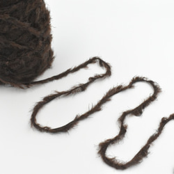 【わけあり大特価！】動物の毛のような手編み糸！ファー ダークブラウン (茶)(50g) 手芸に適した楽しい毛糸！ 3枚目の画像