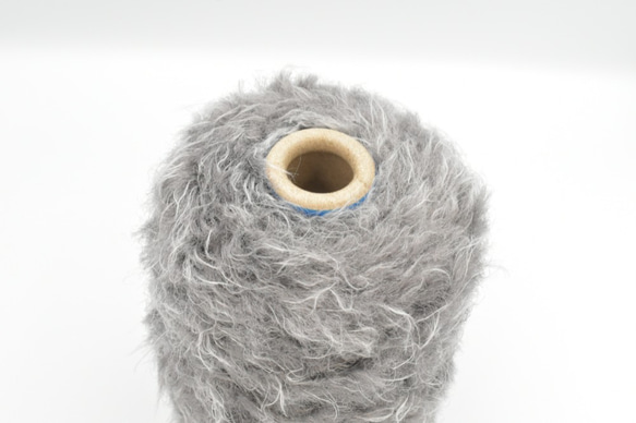 【わけあり大特価！】動物の毛のような手編み糸！ファー グレイ (灰)(50g) 手芸に適した楽しい毛糸！ 3枚目の画像