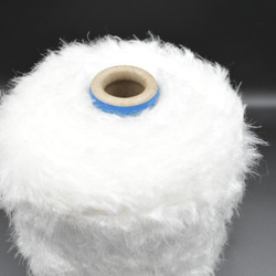 【わけあり大特価！】動物の毛のような手編み糸！ファー ホワイト (白)(50g) 手芸に適した楽しい毛糸！ 2枚目の画像