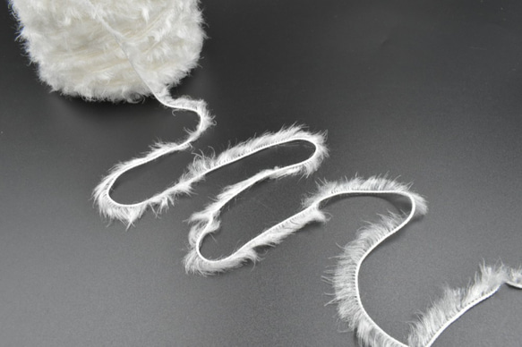 【わけあり大特価！】動物の毛のような手編み糸！ファー ホワイト (白)(50g) 手芸に適した楽しい毛糸！ 3枚目の画像