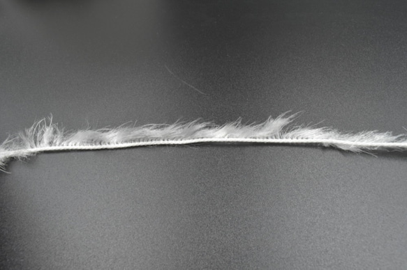 【わけあり大特価！】動物の毛のような手編み糸！ファー ホワイト (白)(50g) 手芸に適した楽しい毛糸！ 4枚目の画像
