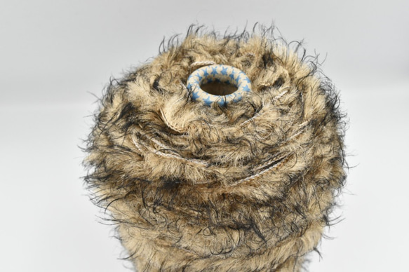 【お得！】動物の毛のような手編み糸！ファー ライトブラウン (茶)(500g) 手芸に適した楽しい毛糸！ 2枚目の画像