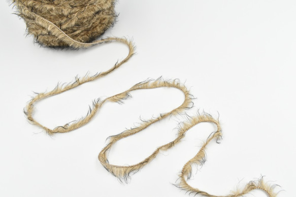 【お得！】動物の毛のような手編み糸！ファー ライトブラウン (茶)(500g) 手芸に適した楽しい毛糸！ 3枚目の画像