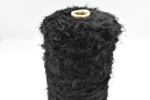 【お得！】動物の毛のような手編み糸！ファー ブラック (黒)(500g) 手芸に適した楽しい毛糸！ 2枚目の画像