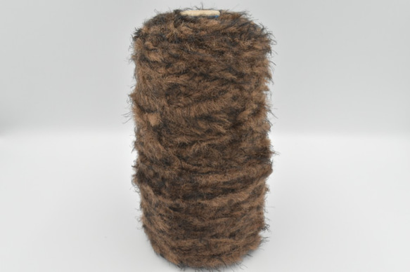【お得！】動物の毛のような手編み糸！ファー ブラウン (茶)(500g) 手芸に適した楽しい毛糸！ 1枚目の画像