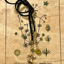 金の蛇と緑の花のブックマーク　栞　しおり　紐タイプ／ゴールド・ブラック 2枚目の画像