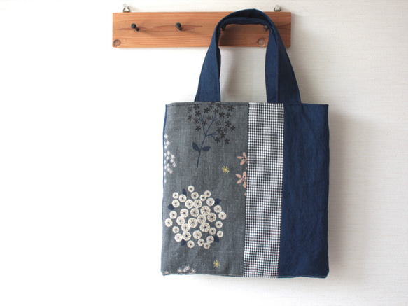 パッチワークリネンのミニバッグ（花柄ネイビー） トートバッグ