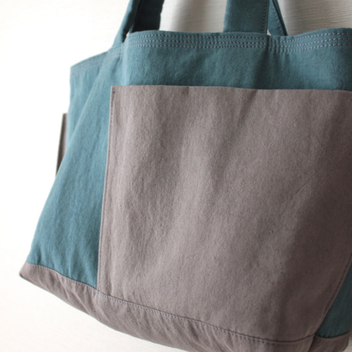 MOCO アラスカターコイズトートバッグ シンプルなオックス生地の