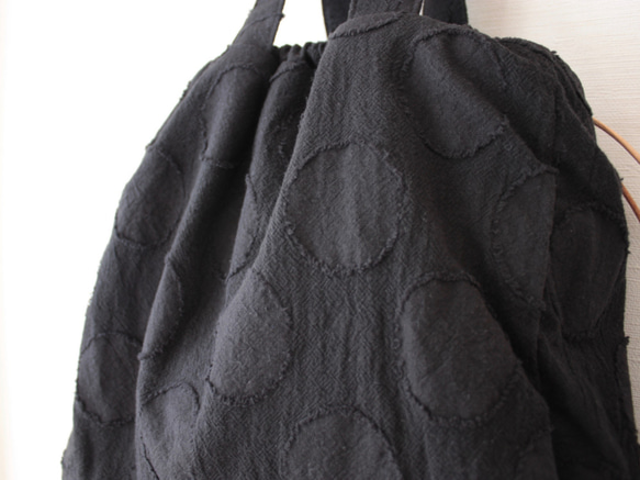 綿麻ドットの巾着バッグ（ブラック） 3枚目の画像