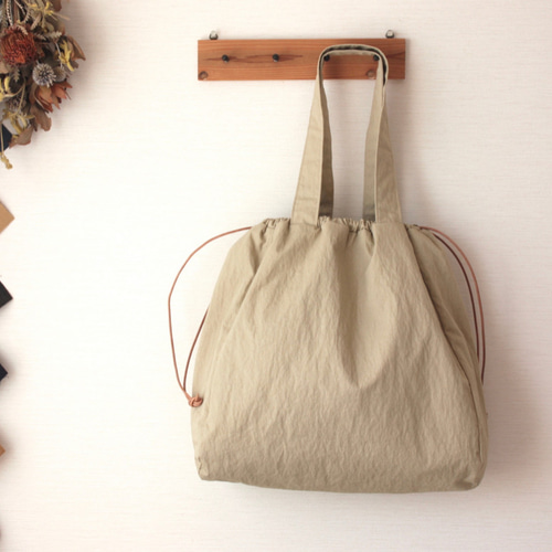 ウェザークロスの巾着バッグ（ベージュ） 巾着バッグ カタバミ 通販