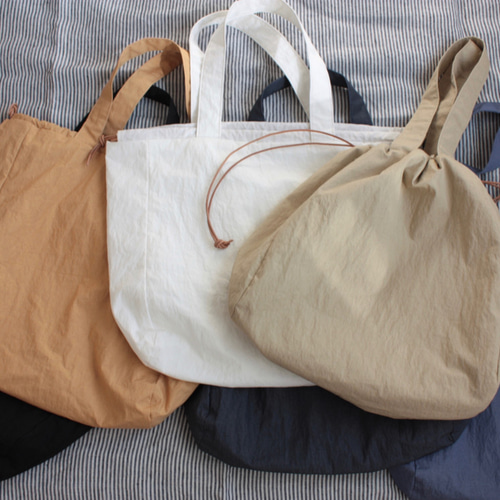 ウェザークロスの巾着バッグ（ベージュ） 巾着バッグ カタバミ 通販