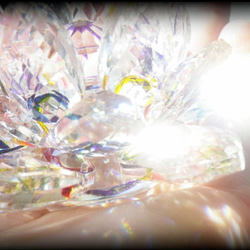 5色から選べる！！【M】七色の光の玉がお部屋に溢れる★ロータス（蓮の花）サンキャッチャー★最高品質クリスタルガラス製 8枚目の画像