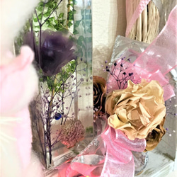 ふんわりマントの癒されドールとアンティークピンクの薔薇リース 4枚目の画像
