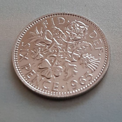 幸せのシックスペンス イギリス  ラッキー6ペンス 英国コイン  美品です 本物 19.5mm 2.8gram 2枚目の画像