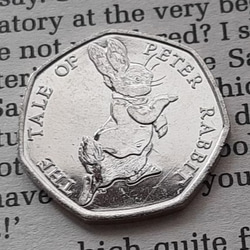 イギリス コイン ビアトリクス・ポター ピーターラビット Peter Rabbit 英国 2017年 50ペンス 1枚目の画像
