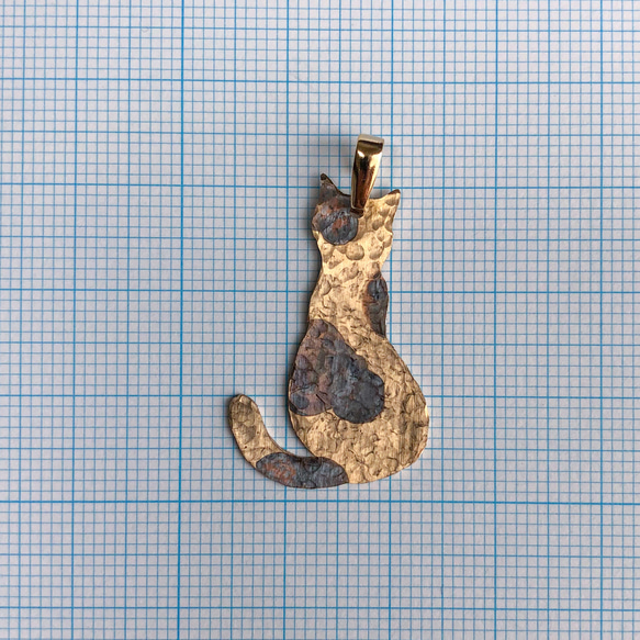 【再販!】真鍮 三毛猫ちゃん 個性派トップネックレス 4枚目の画像