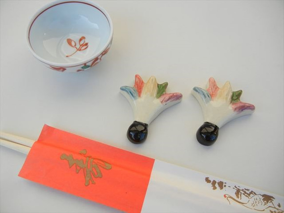 お正月用　箸置き　羽根　(２個) 2枚目の画像