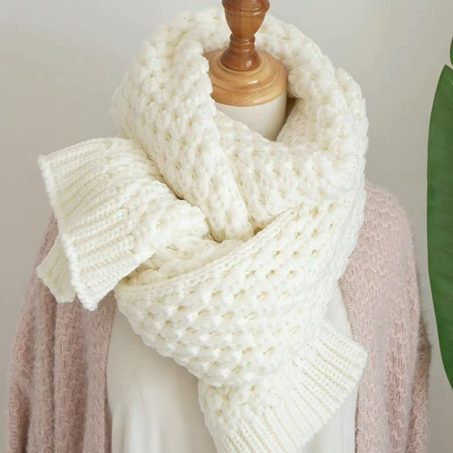 ホワイト ケーブル編みマフラー キュートマフラー ホワイトマフラー