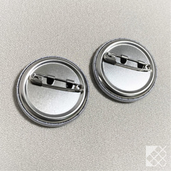 パンダのミニ缶バッジ２個セット ライトグレー【RinRon】 2枚目の画像