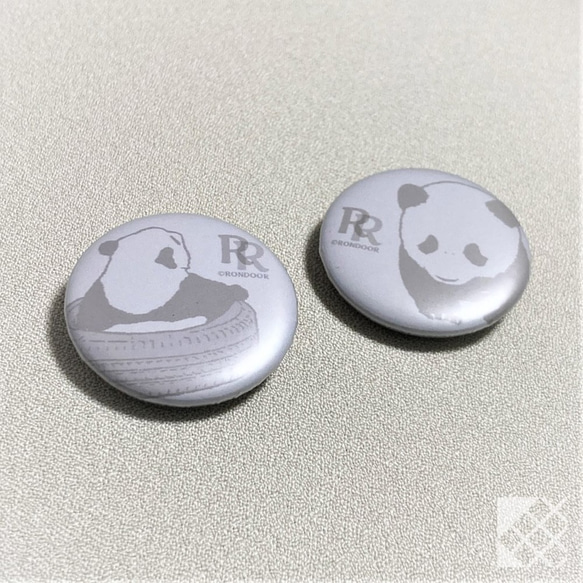 パンダのミニ缶バッジ２個セット ライトグレー【RinRon】 3枚目の画像