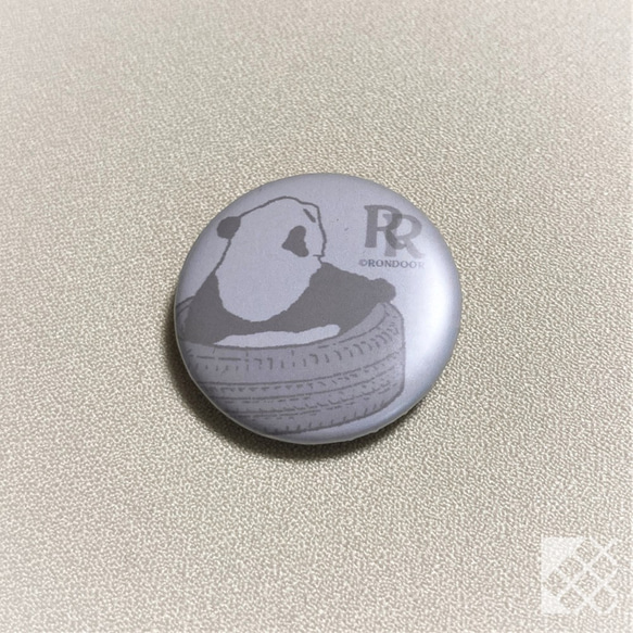 パンダのミニ缶バッジ２個セット ライトグレー【RinRon】 5枚目の画像
