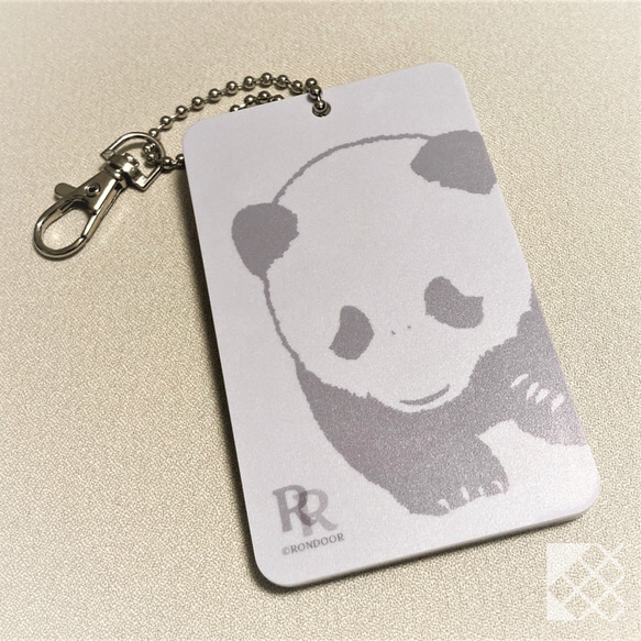 パンダのパスケース「迫りくる子パンダ」【RinRon】 4枚目の画像