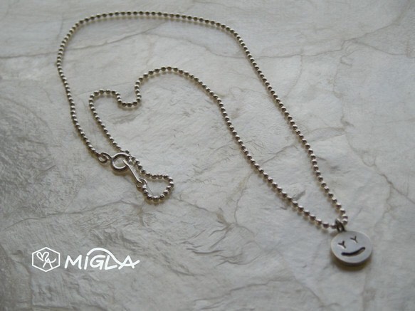 イニシャルにこさまペンダント