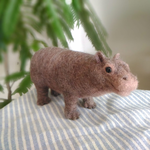 とても大きい ハンドメイド 羊毛フェルト カバぬいぐるみ フリル