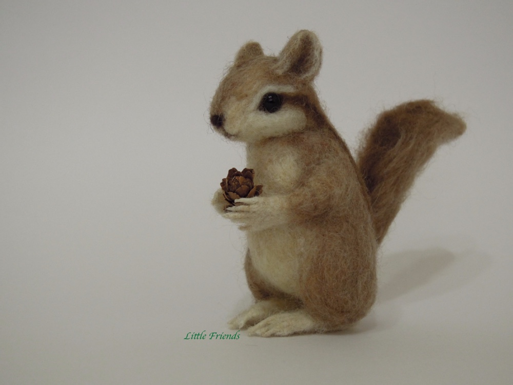 走っているシマリス　羊毛フェルト 高難易度】羊毛フェルトでシマリス作ったよ【できるのか