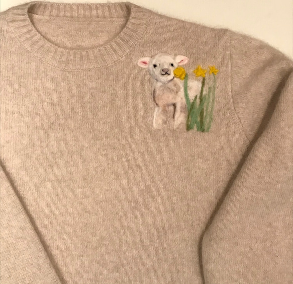 受注制作　お絵描き刺繍　中: お手持ちのニットに羊毛で刺繍をいたします 9枚目の画像