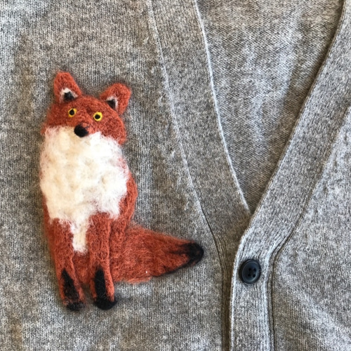 受注制作 お絵描き刺繍 中: お手持ちのニットに羊毛で刺繍を