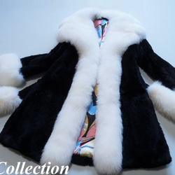 リッチさと女らしさが光り、華やかな雰囲気に包まれる☆白フォックスファー×黒シェアードラパン毛皮コート　リアルファーコート 8枚目の画像