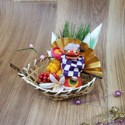 一点物【お正月】紫白市松模様獅子舞、米俵と金扇の宝船かごミニ迎春アレンジ　 1枚目の画像