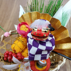 一点物【お正月】紫白市松模様獅子舞、米俵と金扇の宝船かごミニ迎春アレンジ　 4枚目の画像
