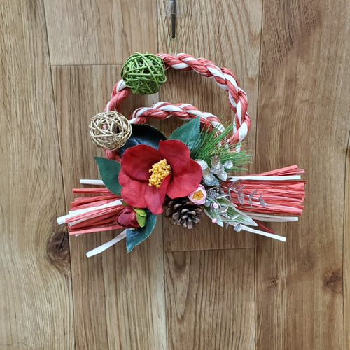 お正月】赤椿とラタンボールの紅白二重しめ縄リース しめ縄・しめ飾り