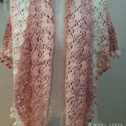 1000円off 『淡いピンクホワイトのグラデーション』の世界でひとつの手編みストールマフラー 4枚目の画像