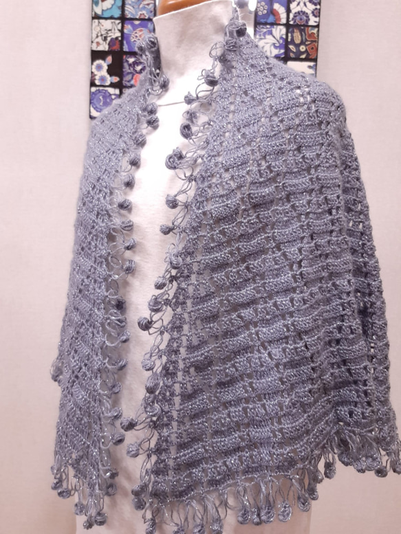 1000円オフ『アッシュブルーラメ』の世界でひとつの手編み肩掛けストールマフラー 5枚目の画像