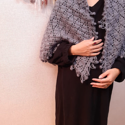 1000円オフ『アッシュブルーラメ』の世界でひとつの手編み肩掛けストールマフラー 9枚目の画像