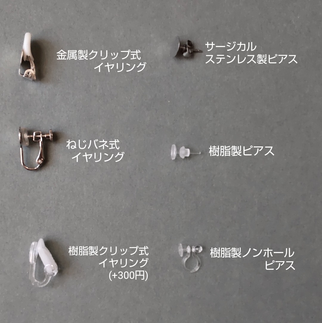 幾何学模様のイヤリング(ピアス)　七五三卒業入学式などのセレモニー後にも使える大人の白いシンプルアクセサリー