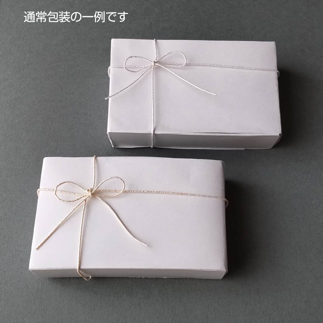 影が美しいグリーンのイヤリング(ピアス)