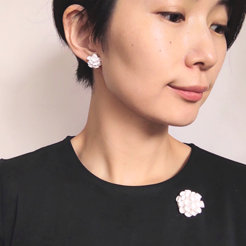 127 ブローチシリーズ大人の女性ハンドメイドピアスorイヤリング