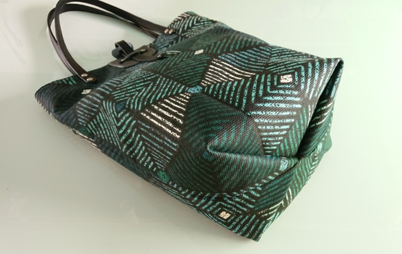 幾何柄プリントの帆布のトートバッグ 6枚目の画像