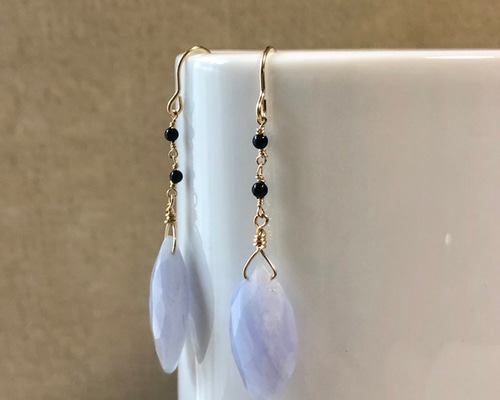 ブルーレースアゲート両面フラワーリーフカービングローズ 14kgfピアス