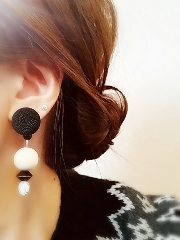 Black×wood♡ボタンピアス 5枚目の画像