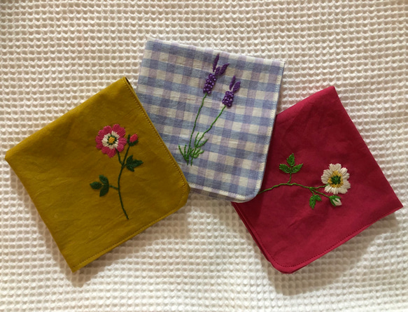 コットンの刺繍ハンカチ☆野ばら 3枚目の画像