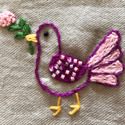 コットンの刺繍ハンカチ☆鳩 2枚目の画像