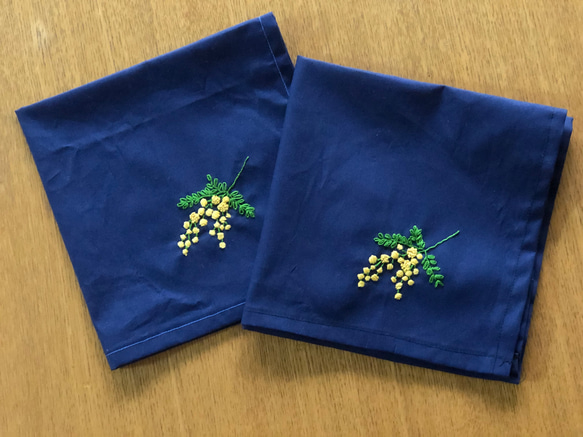 【Fさまオーダー】刺繍の大判ハンカチ☆ミモザ2枚セット 1枚目の画像